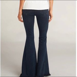 MuMu Maternity Berkeley Bells Stretch Jeans Sz
M/L